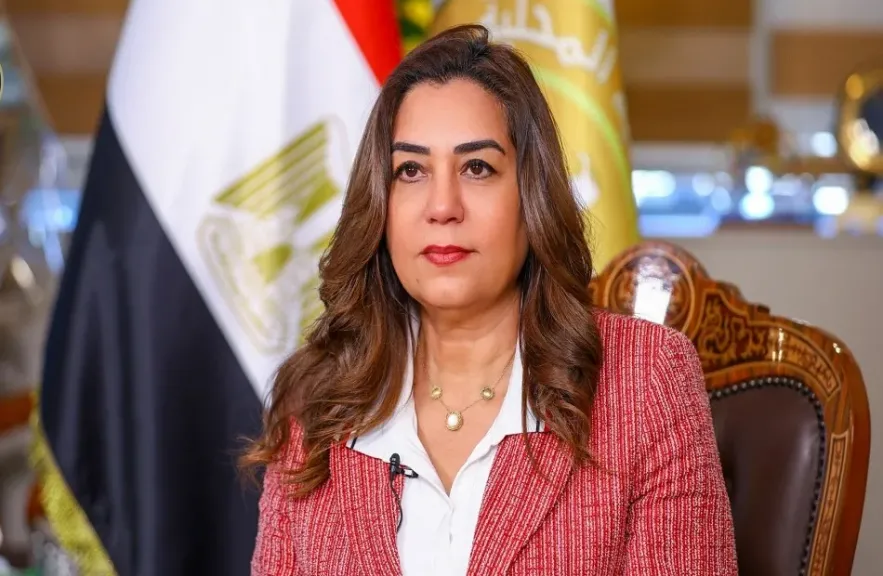 وزيرة التنمية المحلية تنعي عامل نظافة تُوفي أثناء عمله بالزقازيق