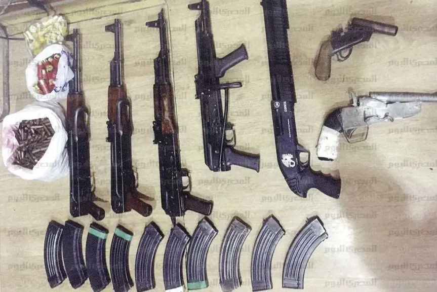 الداخلية تضبط 8 عصابات و211 سلاحا ناريا خلال يوم