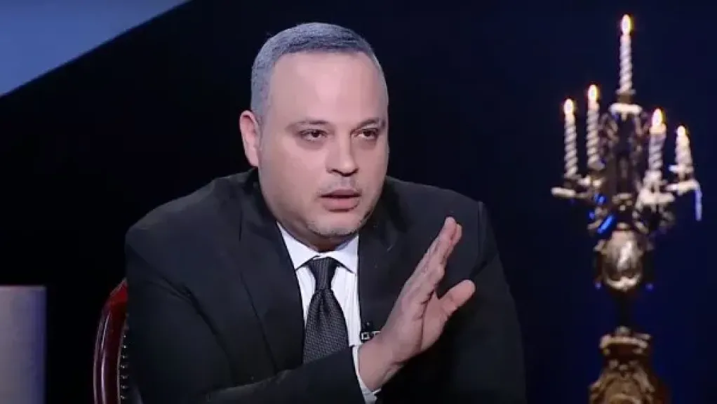 تامر عبد المنعم لـ محمود العزازي: دفنت أبويا ورحت بروفة.. مفيش في شغلنا ظرف عائلي