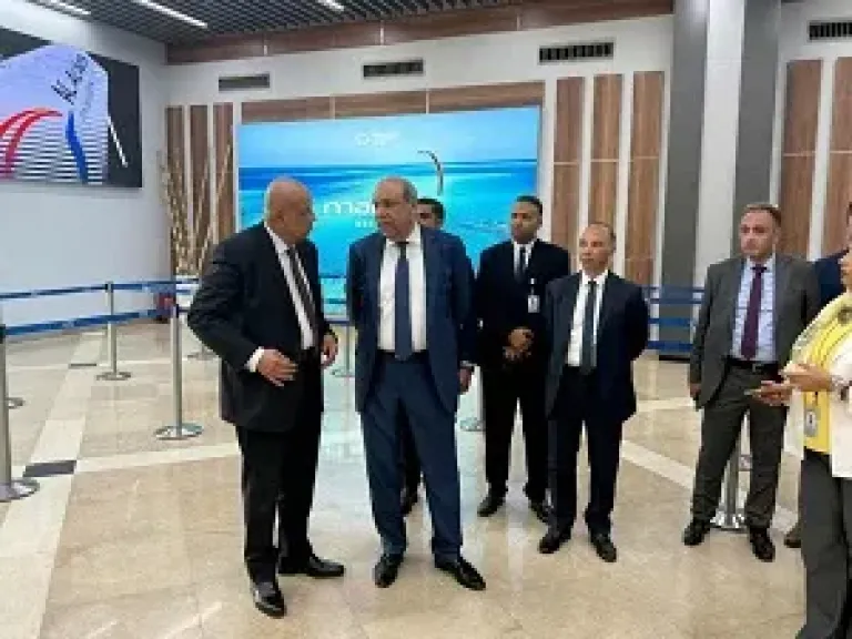 وزير الطيران يتفقد مطار العلمين الدولي لمتابعة استعداداته لاستقبال الزوار ومهرجان العلمين