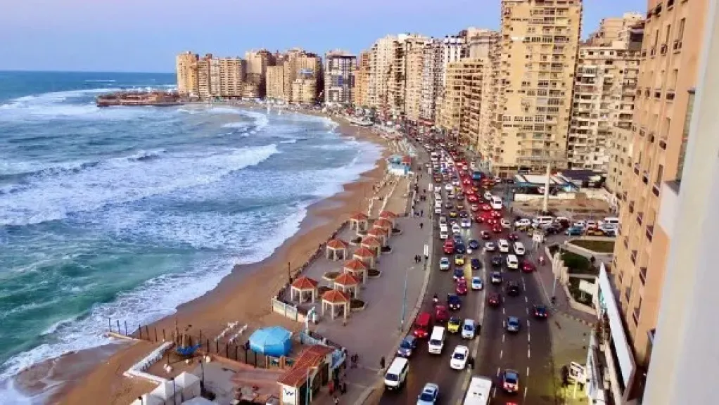 مدحت قريطم: عبور المشاة من أماكن غير مخصصة سبب كبير في حوادث الطرق