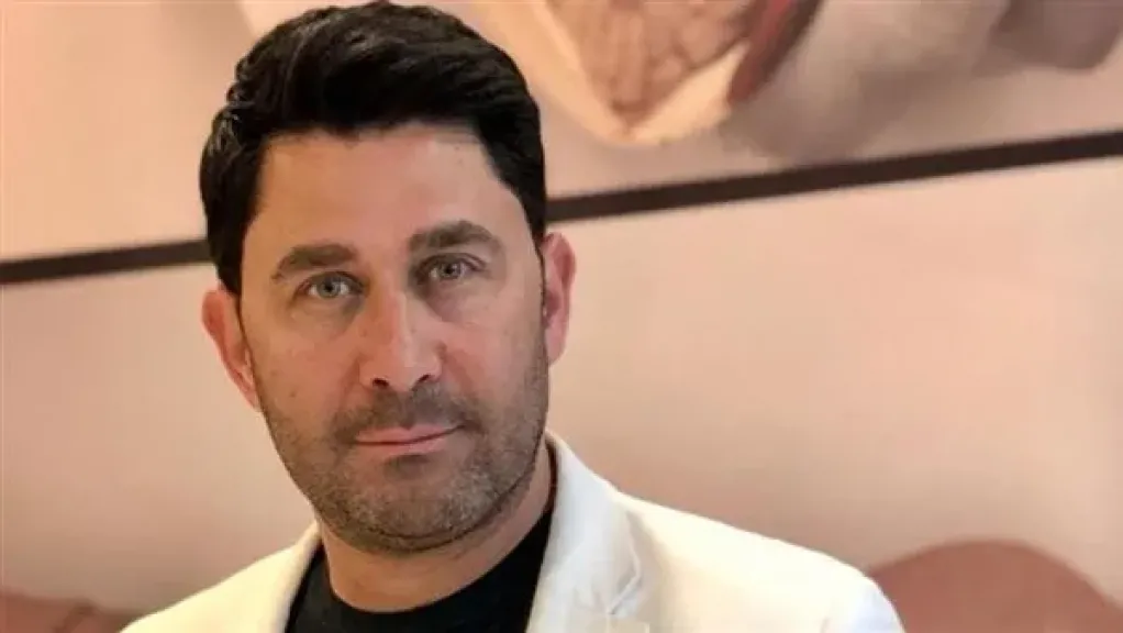 المخرج شاكر عبد اللطيف يكشف كيف حاول منع ابنه أحمد من دخول الفن: توسلت للعميد سقّطه