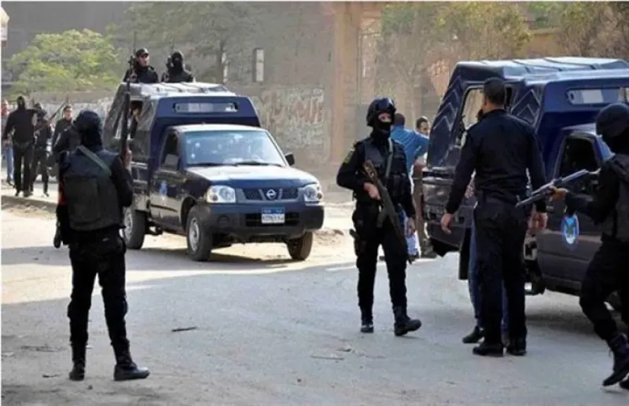 نيابة الدلنجات تصطحب المتهمين بقتل شخصين أخذا بالثأر لتمثيل الجريمة