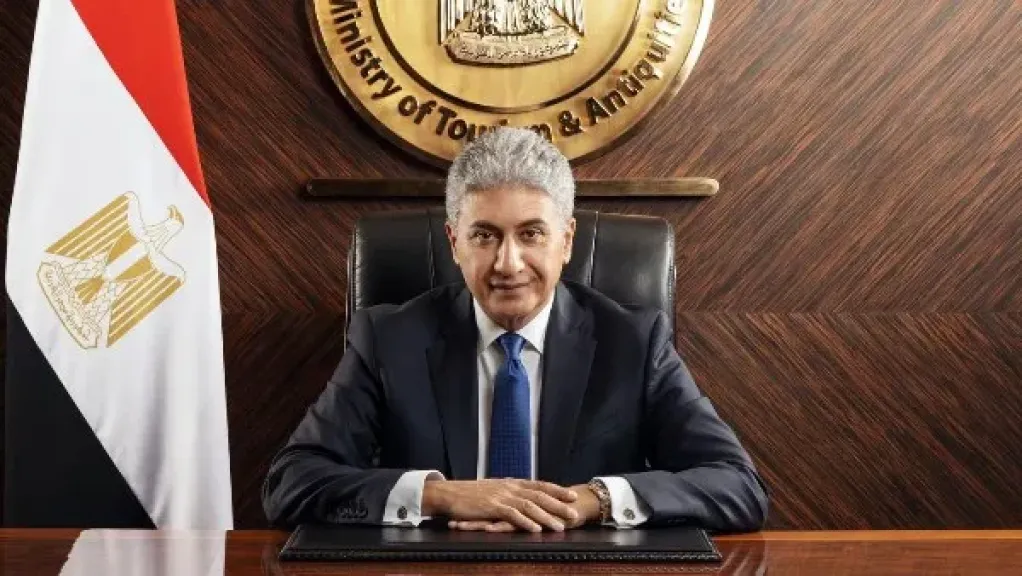 وزير السياحة عن فيديو المتحف المصري الكبير: مش شايف إبداع.. والشاب غلط
