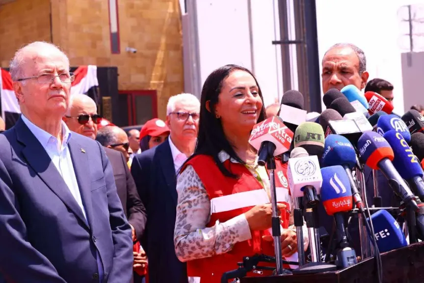 من أمام معبر رفح.. وزيرة التضامن تطلق نداء إنسانيا لإدخال كل المساعدات المصرية إلى غزة