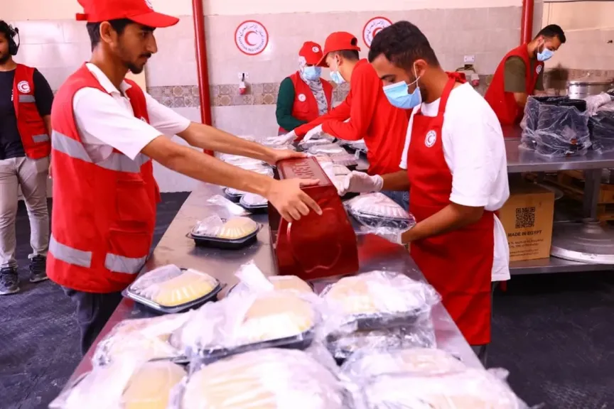 وزيرا التضامن والخارجية يتفقدان مطبخ الهلال الأحمر المصري في العريش لدعم أهالي غزة