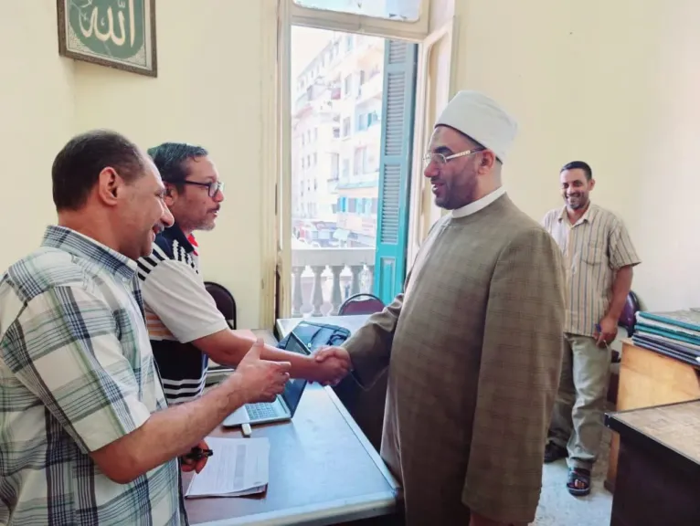 مدير أوقاف الإسكندرية يتابع انتظام العمل في الإدارات المختلفة