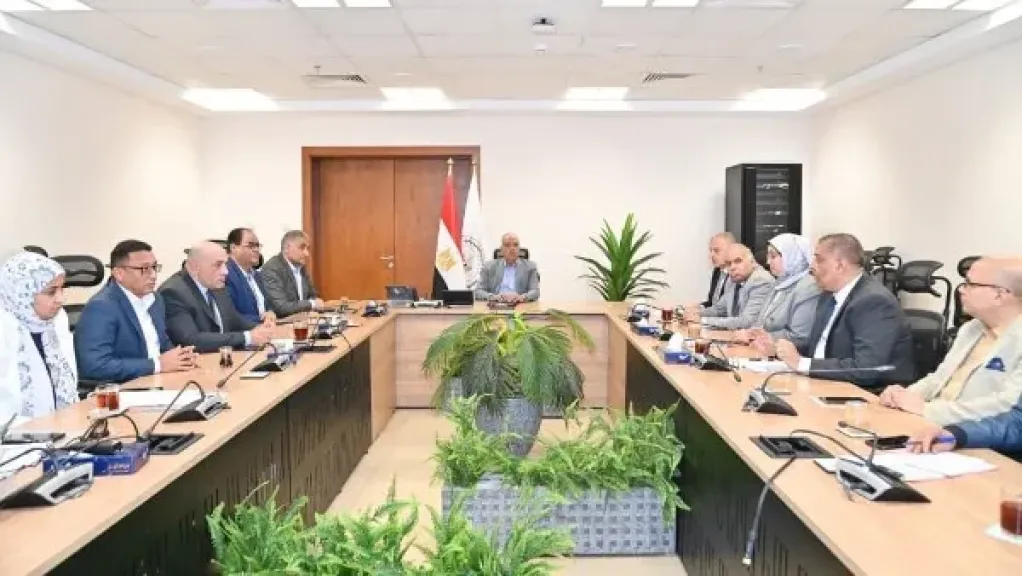وزير الري يقرر تحفيز المحصلين المتميزين واستبعاد المقصرين