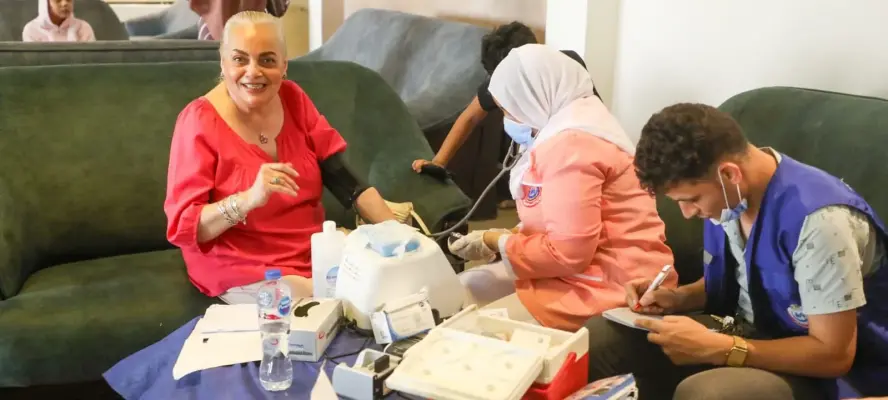 شاهد| قافلة طبية متنقلة بنقابة المهن التمثيلية ضمن حملة «100 يوم صحة»