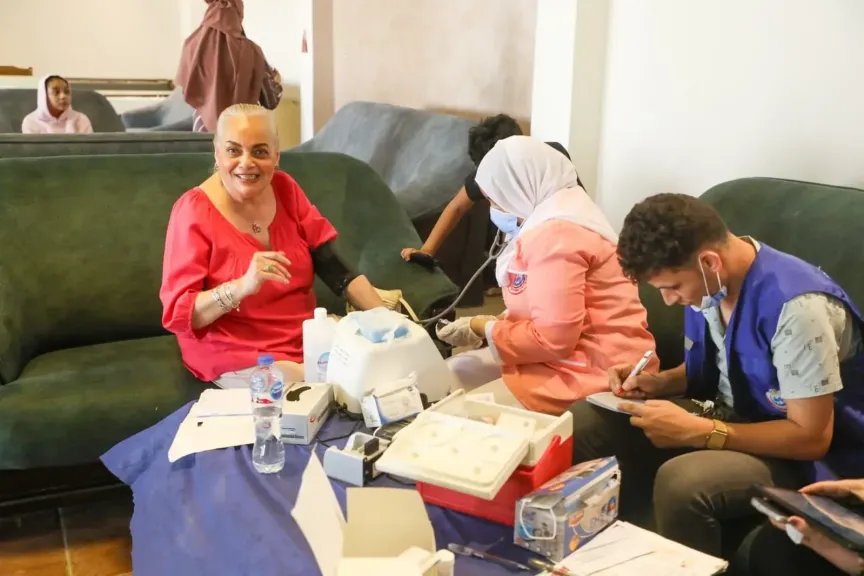 فحص 1217 مواطنا في قافلة طبية علاجية بدمياط