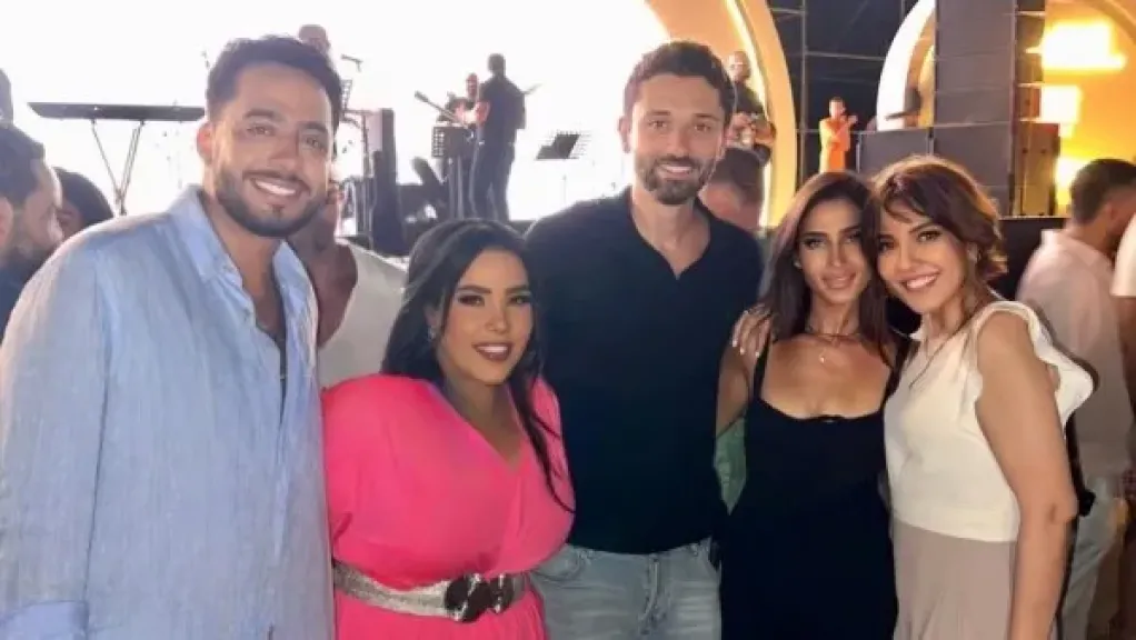 مي كساب لـ كريم عبدالعزيز وزوجته: ”ربنا يخليكم لبعض”