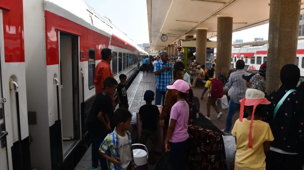 السكة الحديد تسير القطار السابع لعودة الأشقاء السودانيين إلى وطنهم