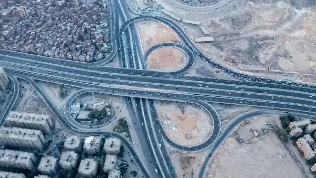 خبير: مشروعات النقل والتنمية العمرانية تدعم الاقتصاد