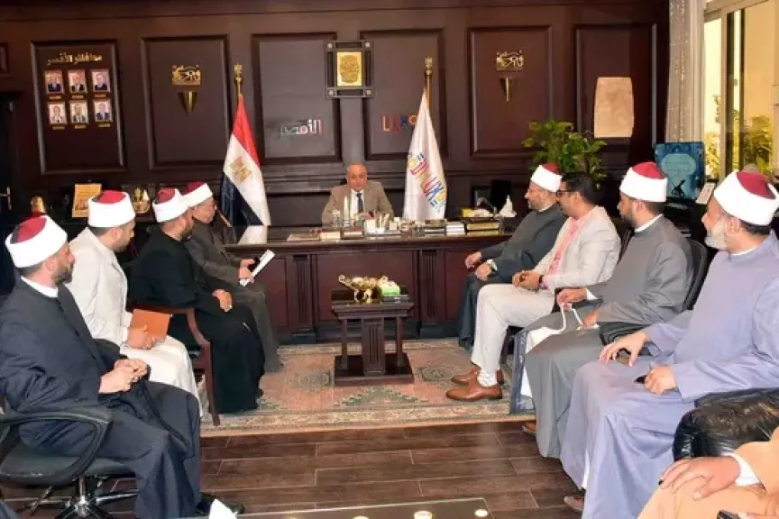 محافظ الأقصر يستقبل قافلة وعظ الأزهر الشريف لنشر الفكر الوسطي والتوعية المجتمعية