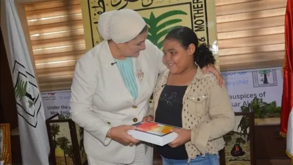 تنصيب الطفلة ”هايدي” سفيرة للرحمة بالمجلس القومي للطفولة والأمومة