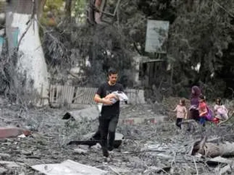 جيش الاحتلال يمهّد لتهجير سكان غزة نحو الجنوب بزعم توفير مساعدات