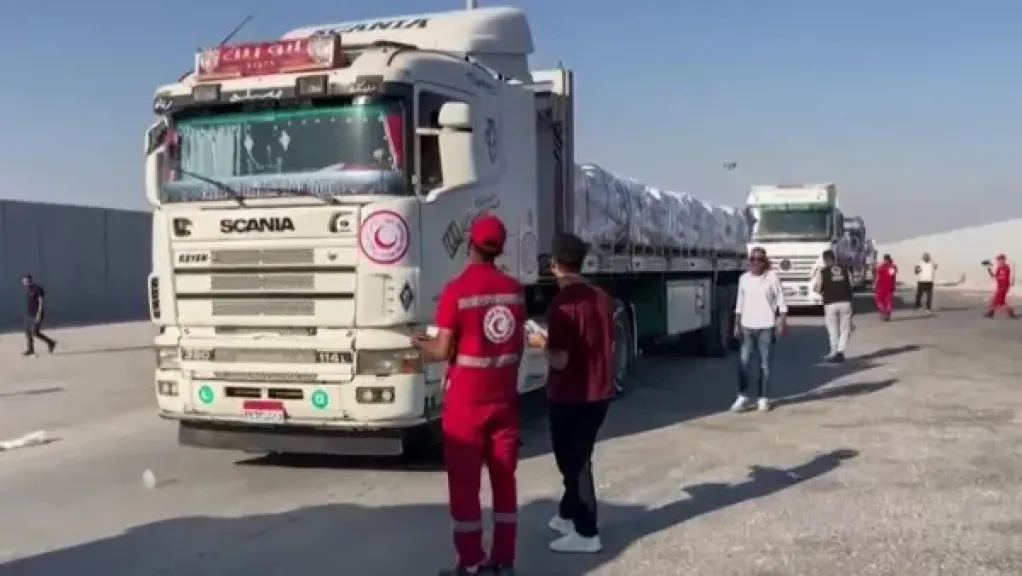 تحرك قافلة المساعدات الإنسانية الخامسة والعشرين من مصر إلى قطاع غزة
