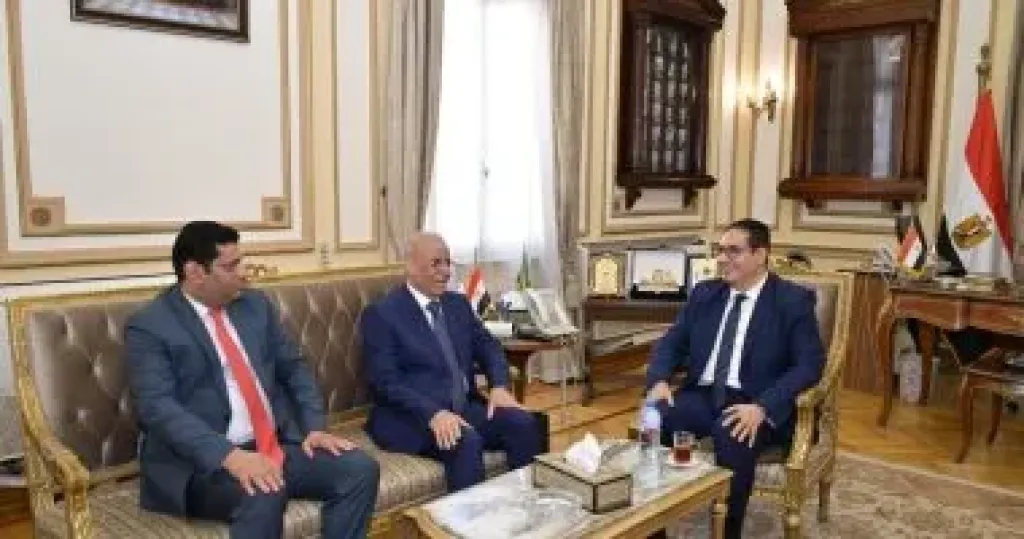 رئيس جامعة القاهرة يبحث مع السفير العراقي آفاق التعاون الأكاديمى