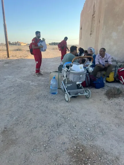 الهلال الأحمر المصري يزور مصابي حادث قطار مطروح