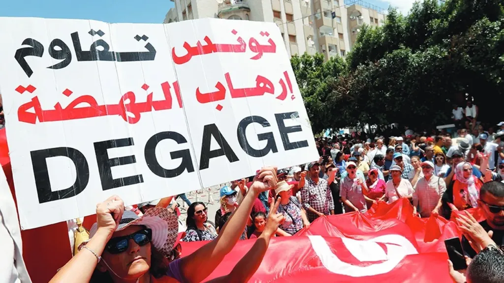 أنين المرضى وخطاب الضحية.. ورقة الإخوان للعب على أزمات تونس