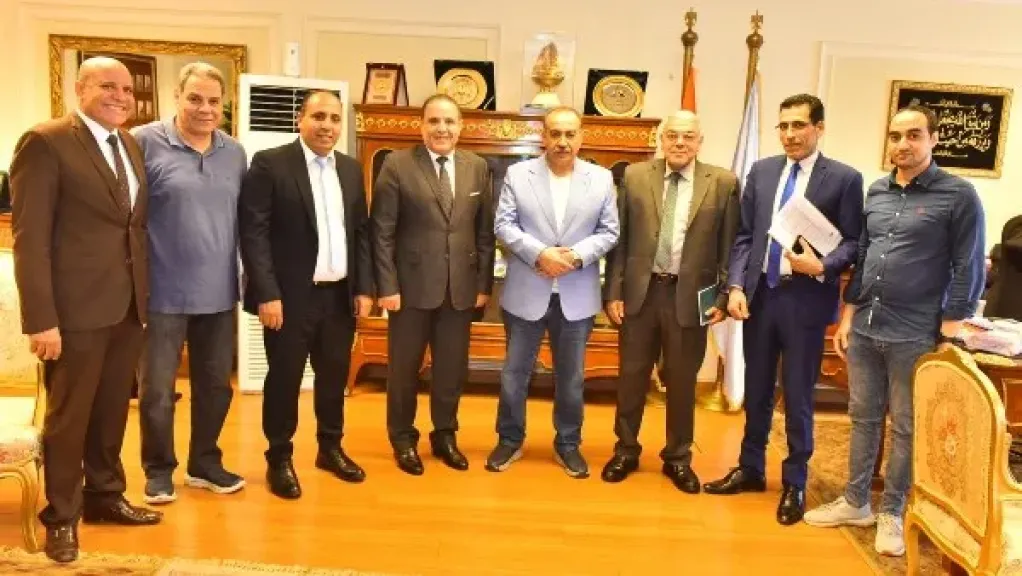 محافظ أسيوط يبحث مع ”التنمية الزراعية والريفية” فرص الاستثمار وتعزيز المشروعات التنموية