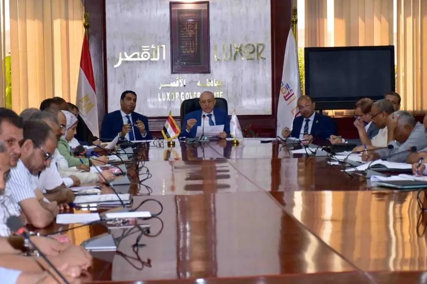 قيادات الأقصر يتابعون ملفات منظومة التقنين وسرعة حسمها لخدمة المواطنين