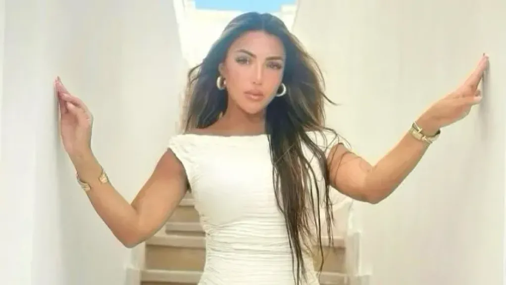 بفستان أبيض.. أحدث ظهور لـ سارة سلامة