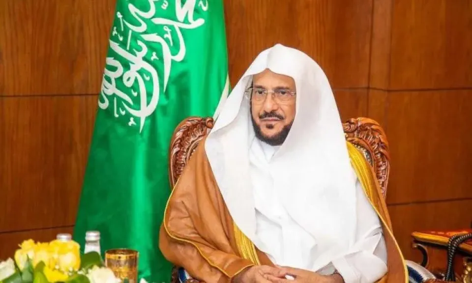 السعودية توجه بإقامة صلاة الخسوف.. والشيخ التركي يؤم المصلين بالمسجد الحرام