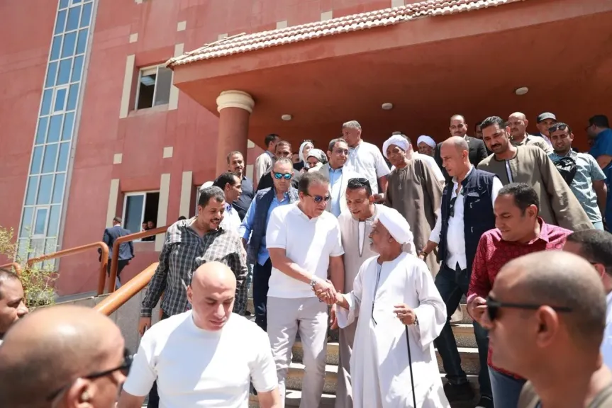 وزير الصحة يتفقد مستشفى قفط التخصصي ويوجه بتعزيز التعاون مع جامعة جنوب الوادي