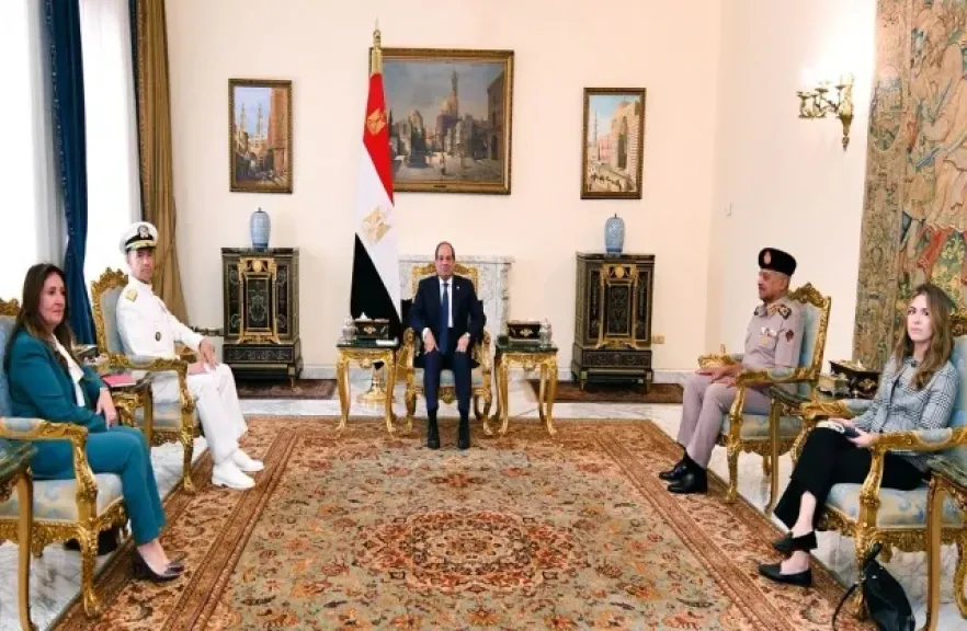 المتحدث الرئاسي ينشر صور استقبال الرئيس السيسي قائد القيادة المركزية الأمريكية