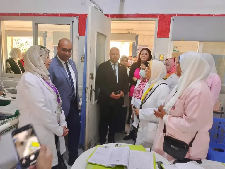 وكيل صحة الإسكندرية يتفقد سير العمل بمستشفى أطفال الرمل.. صور
