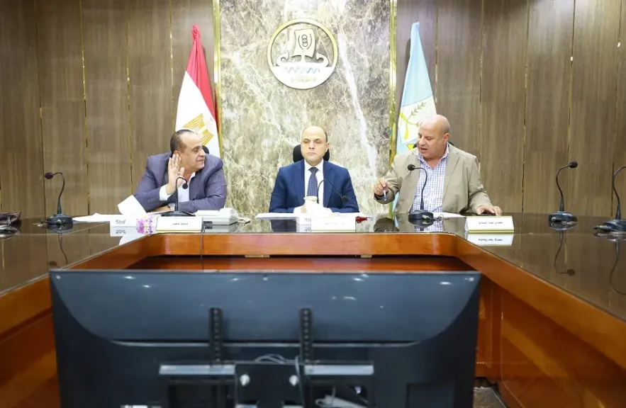 محافظ كفر الشيخ: حصر ومعالجة النقاط الخطرة على الطرق للحد من الحوادث