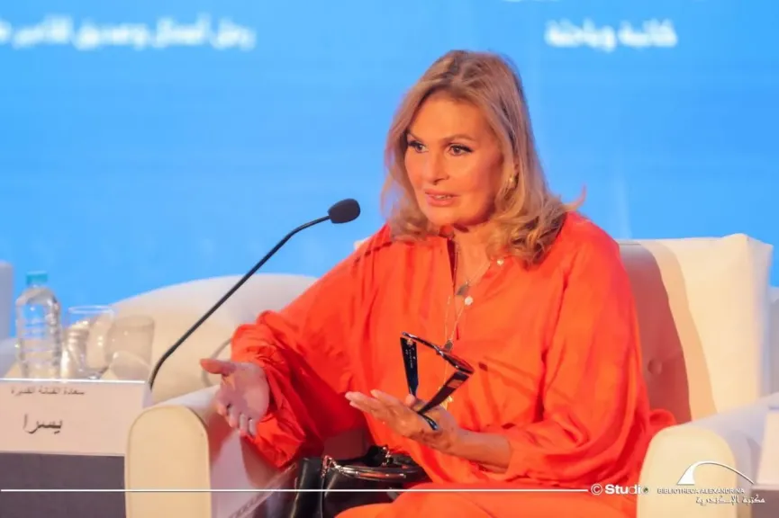 يسرا: مسيرة الأمير طلال بن عبد العزيز تستحق التسجيل في فيلم وثائقي