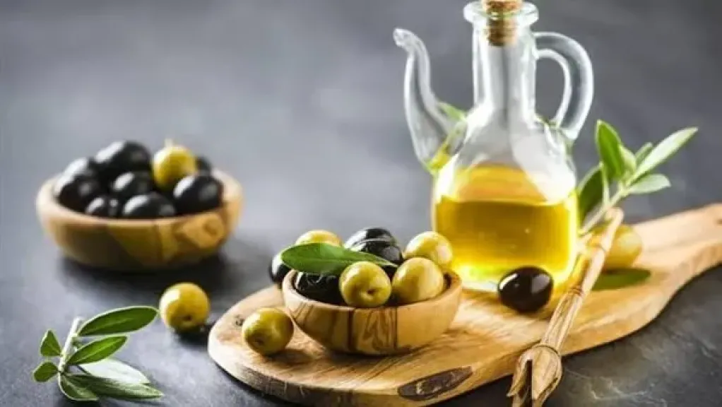 دراسة: زيت الزيتون والأفوكادو يطيلان العمر لسنوات