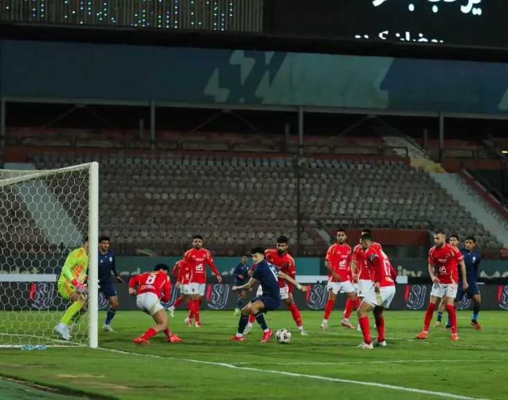 اتحاد الكرة يعلن طاقم تحكيم مواجهة الأهلي وإنبي في الدوري