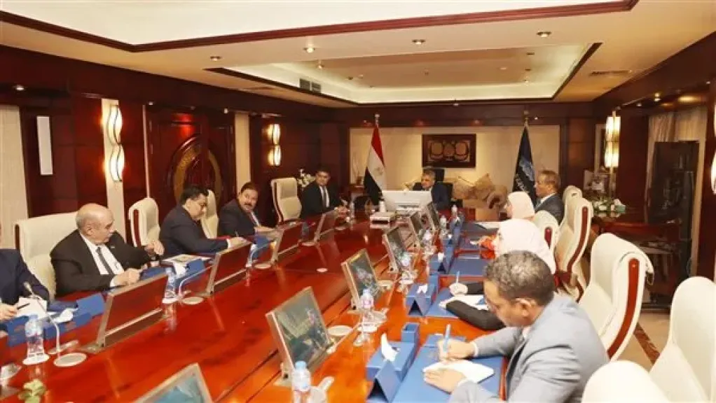 قناة السويس تبحث مع الصين وكندا إقامة مركز لوجيستي ببورفؤاد