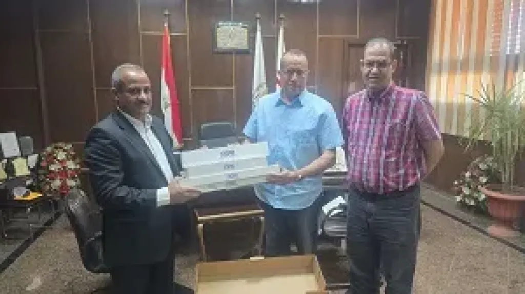 النائب أحمد حسن يتبرع بجهاز لعلاج مرضى الأورام بعد فوزه في انتخابات الشيوخ بأسيوط