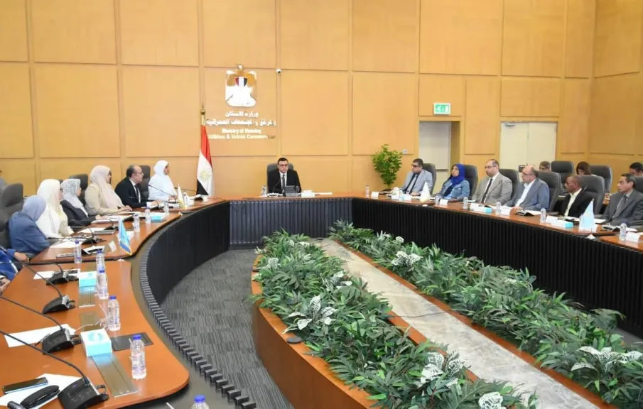 وزير الإسكان يعقد اجتماعًا موسعًا مع مسئولي مديريات الإسكان بمختلف المحافظات