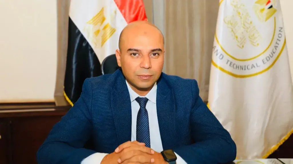 متحدث التعليم: مراجعة التقييمات من 3 معلمين غير صحيح