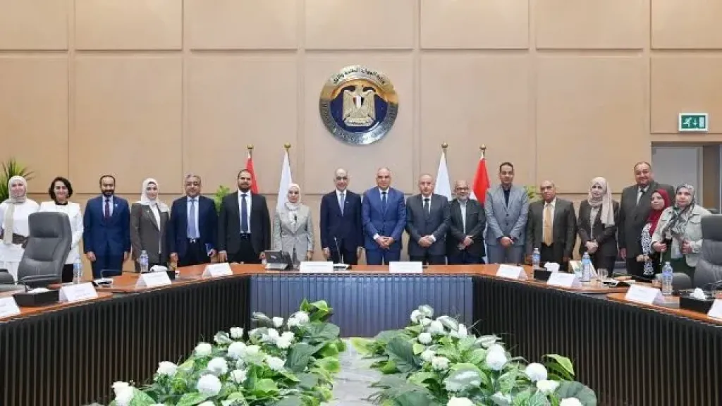 وزير الري يبحث مع وزير الأشغال البحريني سُبل تعزيز التعاون في الموارد المائية|صور