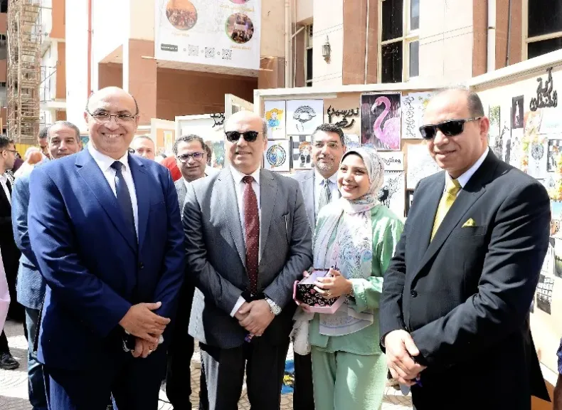 جولة لرئيس جامعة المنصورة لاستقبال الطلاب في أول أيام العام الدراسي الجديد