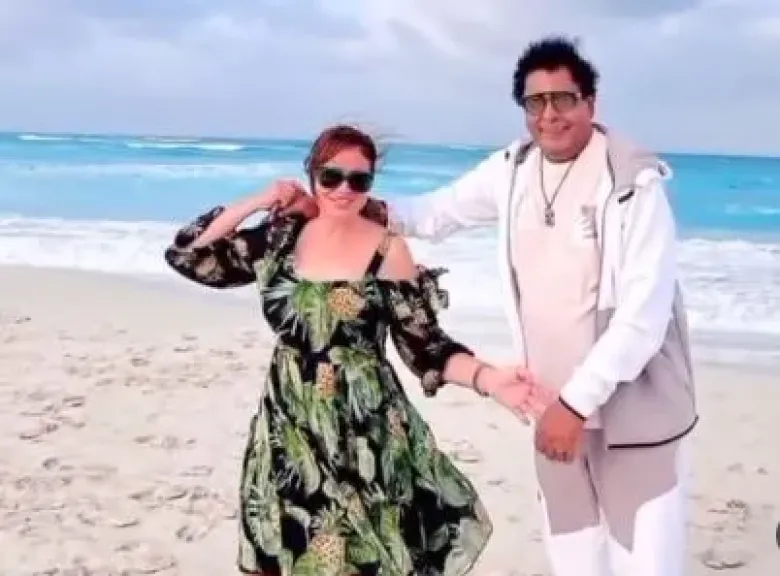 على أغنية «أنا بعشق البحر».. إلهام شاهين تنشر صورها مع محمد منير بالساحل الشمالي