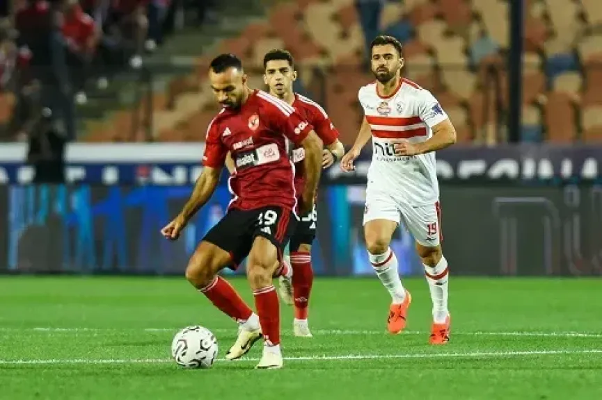 الأهلي ينهي الشوط الأول متقدمًا على الزمالك بهدف في قمة الدوري