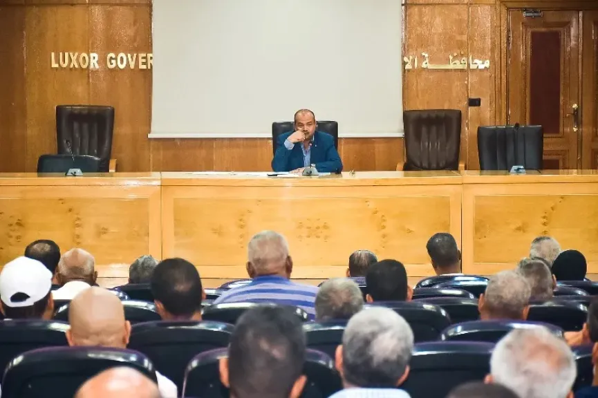 سكرتير محافظة الأقصر يعقد اجتماعا لمواجهة التعديات والحفاظ على الرقعة الزراعية