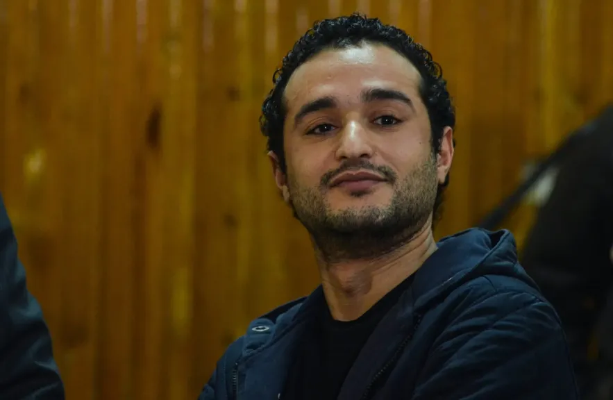 إخلاء سبيل أحمد دومة بكفالة 50 ألف جنيه في اتهامه بنشر وإذاعة أخبار كاذبة