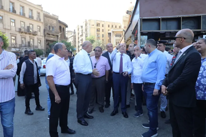 محافظ القاهرة يتابع نقل مواقف السيارات العشوائية من ميدان رمسيس.. صور