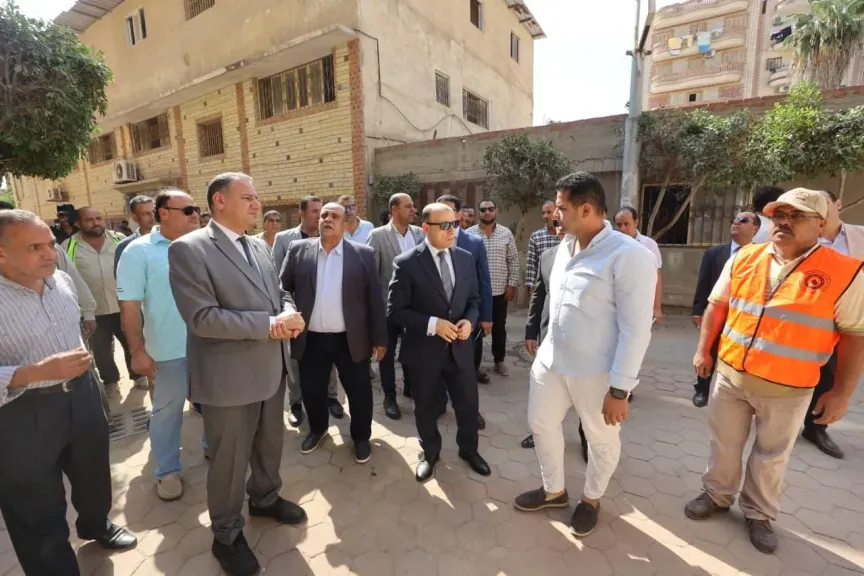 محافظ كفرالشيخ يتفقد تركيب الإنترلوك بشوارع سيدي سالم