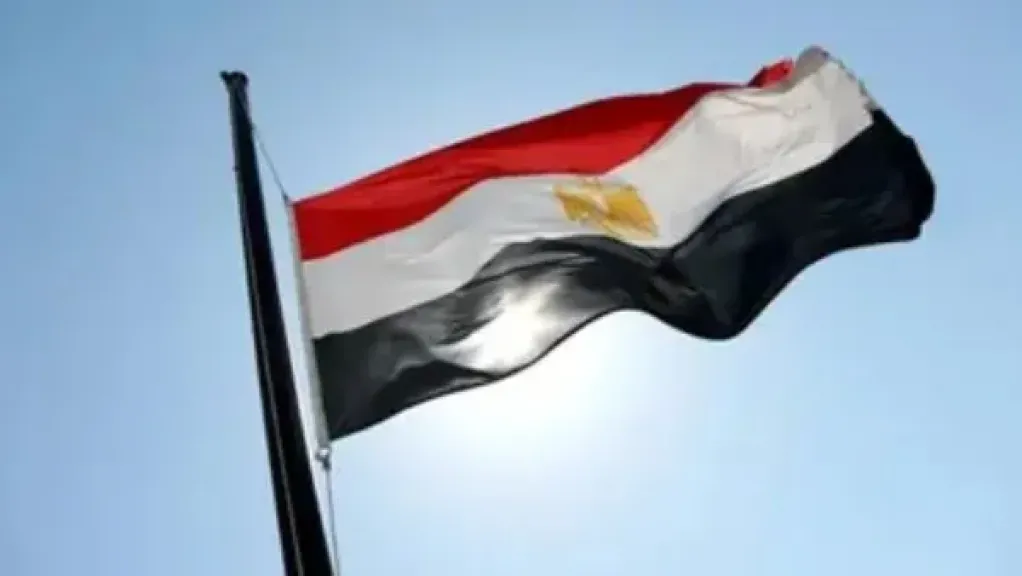 الأعلام المصرية تزين قوافل العائدين إلى شمال غزة