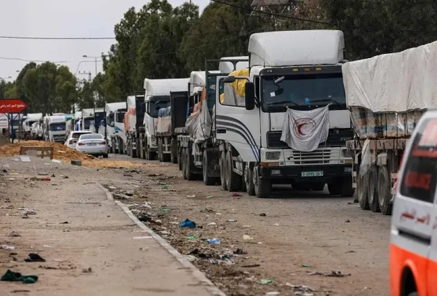 مراسل إكسترا نيوز من أمام معبر رفح: عشرات الشاحنات عبرت بالفعل منذ الصباح