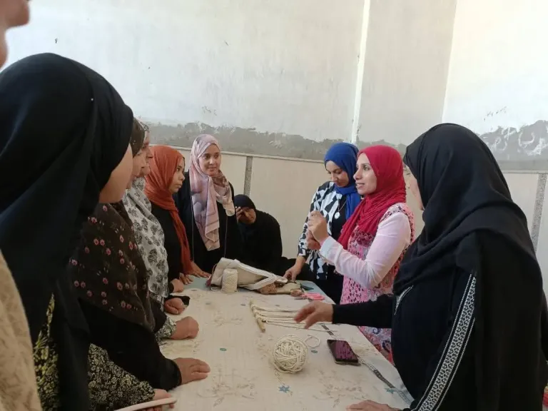 تنفيذ ورش تدريبية مجانية لدعم الحرف اليدوية للمرأة في الأقصر